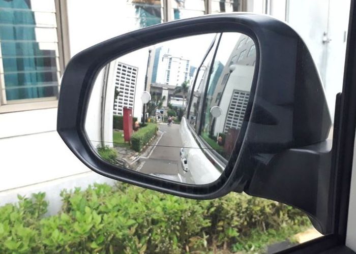 Panduan Mengganti dan Merawat Kaca Spion Mobil untuk Keamanan Berkendara