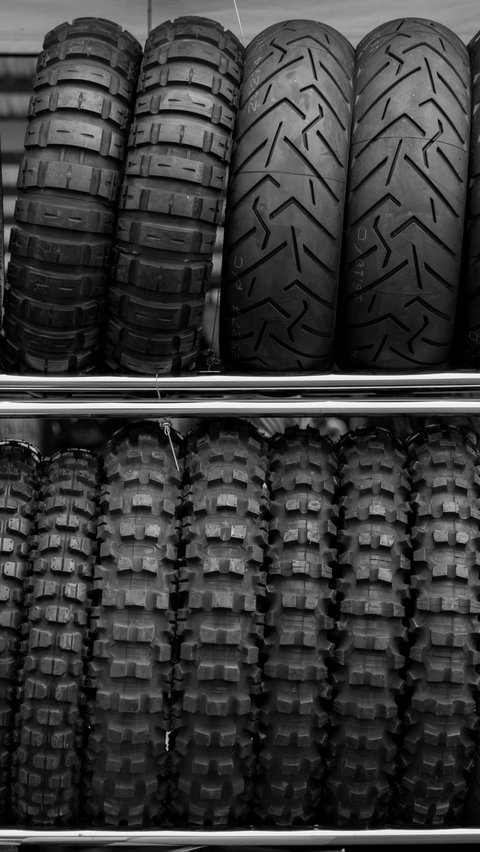 Ban Tubeless vs Ban Biasa: Mana yang Lebih Baik untuk Motor?